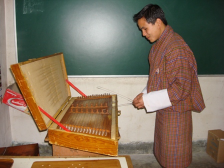 photo students learning music